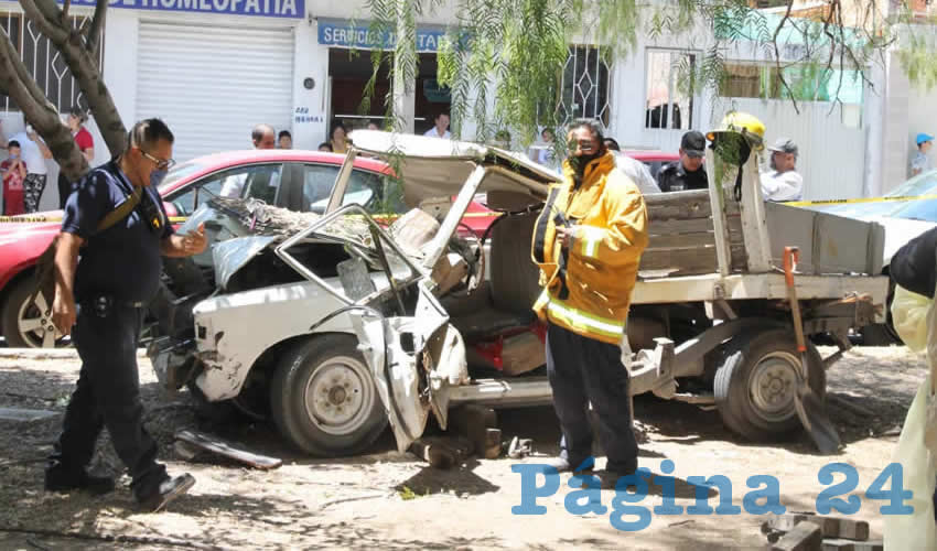 Así quedó la camioneta Nissan estaquitas tras ser liberado Luciano López Juárez, de 47 años de edad