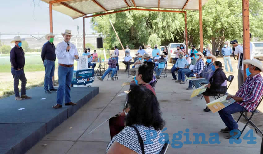 El gobernador Martín Orozco Sandoval realizó una gira en el municipio de Rincón de Romos para entregar apoyos a productores para que protejan sus cosechas de la sequía