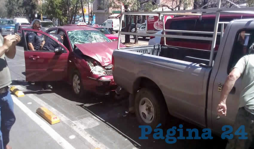 El beodo cometió el homicidio con esta automóvil Ford Focus, el cual estampó contra una camioneta al intentar escapar