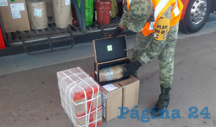 En el puesto militar de seguridad de Cosío, en otra unidad de transporte público, los soldados encontraron 472 gramos de cannabis