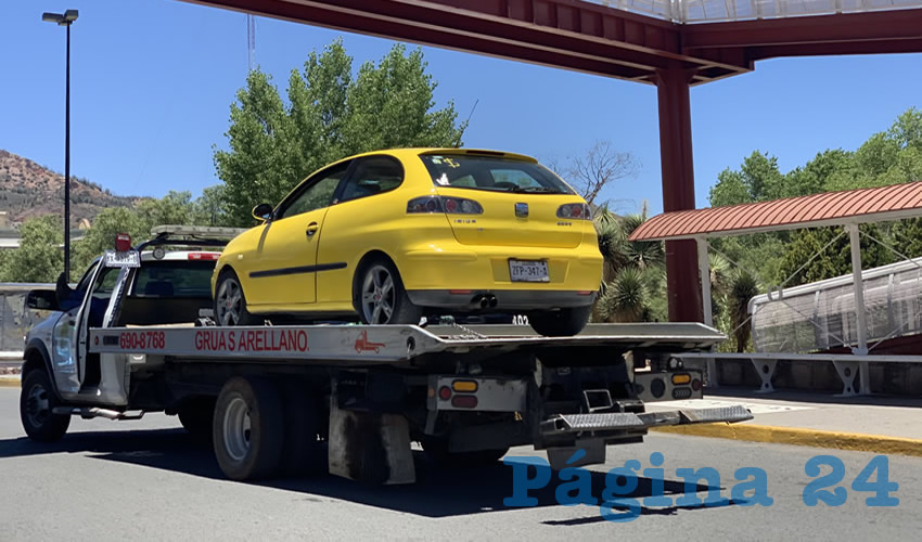 Pese a que todos los días se recogen vehículos, los automovilistas continúan saliendo a las calles cuando su auto no puede transitar libremente en estas zonas (Foto Cristo González)