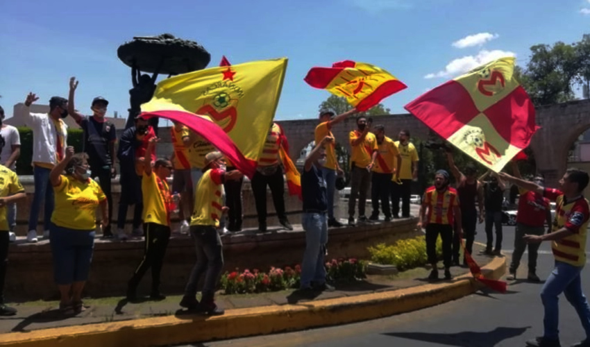 Aficionados de Monarcas Morelia violaron la cuarentena para protestar por el supuesto traspado de la franquicia hacia Mazatlán, Sinaloa