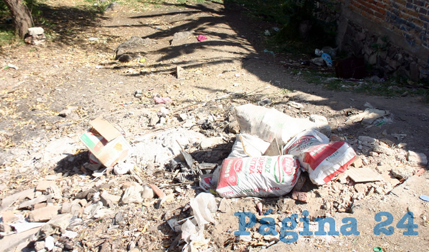 Para habitantes de esta comunidad en Tlaquepaque resulta insoportable que la ciudadanía use los canales y las calles en general como basurero clandestino, más aún cuando las autoridades municipales están enteradas y no hacen algo por evitarlo/Foto: Francisco Tapia