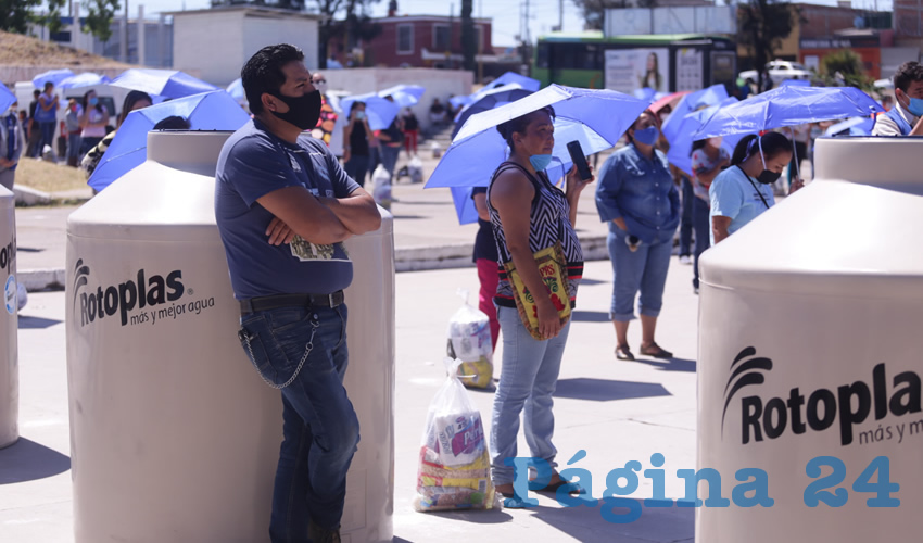 Se entregaron decenas de tinacos, cisternas y m&aacute;s de 250 apoyos alimenticios a familias vulnerables de la capital
