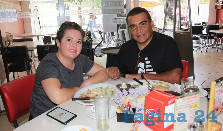 En el restaurante Mitla Dulce Venegas festej&oacute; su cumplea&ntilde;os con Javier Montoya