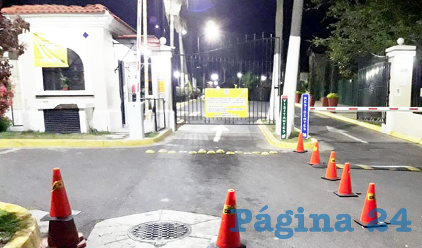 Ahora resulta que a partir del 1 de junio no permitirán el ingreso a quienes tengan adeudo; además, vecinos denuncian que han cortado servicios de gas y luz, todo por no pagar la cuota de mantenimiento. Esto, por supuesto, fue acordado en sesiones cerradas, sin conocimiento de los vecinos/Foto: Francisco Tapia