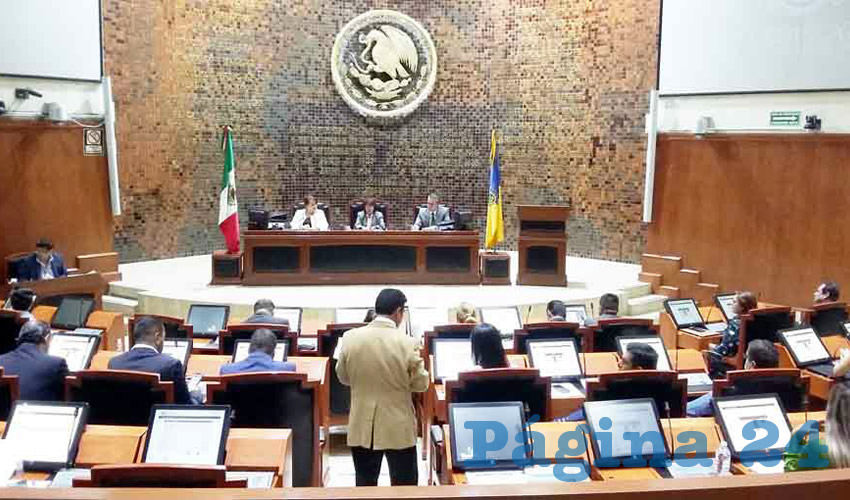 Con 27 abstenciones de MC, PAN, Verde, PT y PRD, el pleno del Congreso de Jalisco echó abajo la propuesta de la fracción parlamentaria de Morena, con la cual buscaban quitarle vocalías en comisiones a su diputada Patricia Meza Núñez por haber votado a favor de la deuda por 6 mil 200 millones de pesos/Foto: Archivo Página 24