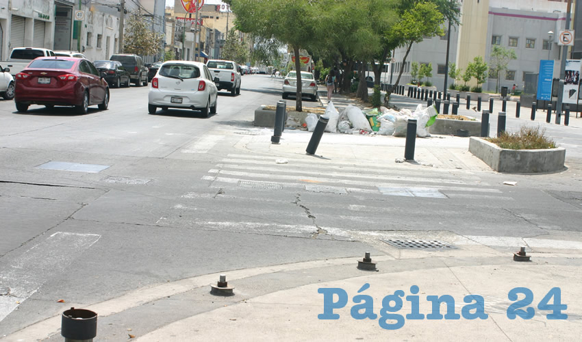 Al problema de la falta de este equipamiento urbano, habitantes de la zona lamentaron que son constantes las fallas del alumbrado público, por lo que urge que el ayuntamiento se esmere en mejorar las condiciones de los alrededores/Foto: Francisco Tapia