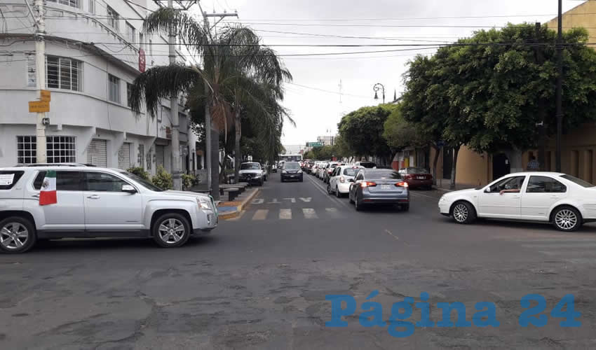Automovilistas por las principales avenidas de la ciudad mostraron su rechazo hacia Andrés Manuel López Obrador