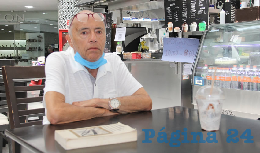 En Viva Caf&eacute;, en El Pari&aacute;n, desayun&oacute; Gustavo Cruz Castrej&oacute;n