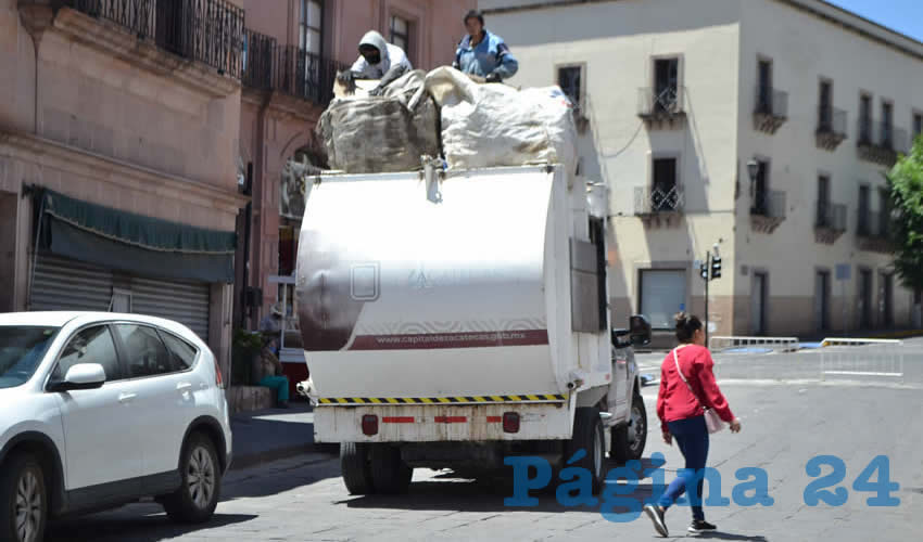 Jaime Cruz Talamantes, confirmó que atenderán las disposiciones de gobierno para el regreso a la normalidad, aunque también apuntó que las diferentes cuadrillas y trabajadores no han dejado de laborar, ya que siguen prestando el servicio de recolección de residuos sólidos tanto en las colonias y comunidades, así como en el Centro Histórico. (Foto: Archivo Página 24)