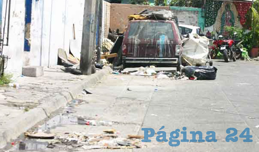 Los habitantes de la colonia San Carlos llamaron al ayuntamiento a atender su petición de realizar las reparaciones necesarias para evitar incidentes, puesto que se acerca el temporal de lluvias, y en varias de las calles el agua se estanca, lo que aumenta el riesgo/Fotos: Francisco Tapia