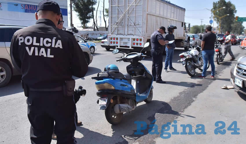 La Policía Municipal de Aguascalientes implementa el Operativo Guardián de revisión de motociclistas para detectar y sancionar a quienes infringen la Ley de Movilidad