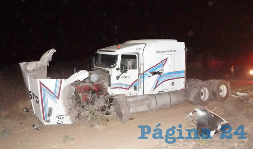 El tractocamión Kenworth blanco con azul, con razón social Transportes Casta, que manejaba Sergio “N” “N”, de 36 años