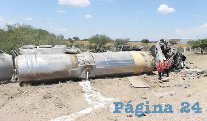 En la cisterna eran transportados 16 mil litros de leche
