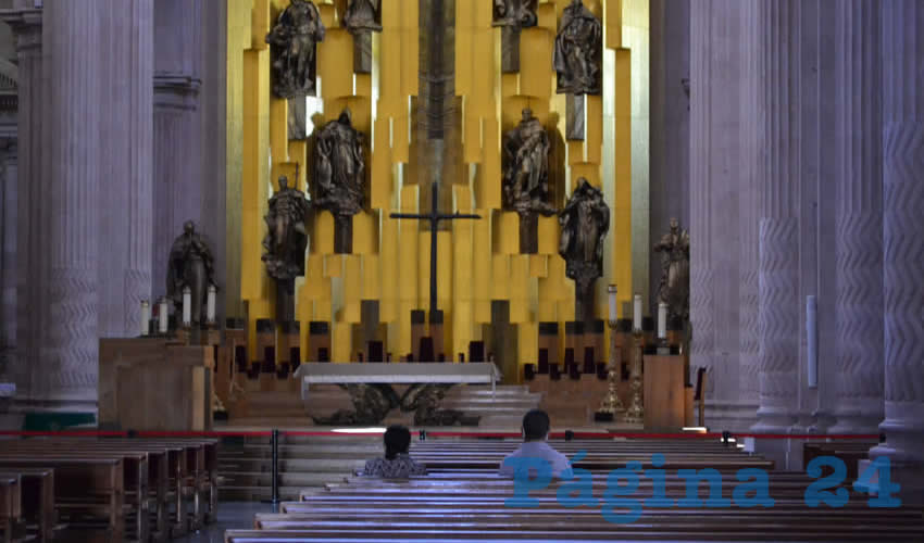 La Catedral Basílica es el principal centro religioso de la entidad, en el que no se cumplen con las medidas de sanidad que exigen las autoridades del sector salud para la apertura de templos, por los contagios de Coronavirus (Foto Cristo González)