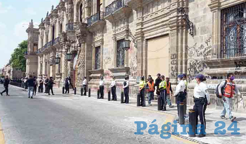 Mandaron a las “toritas” a resguardar el perímetro de Palacio de Gobierno