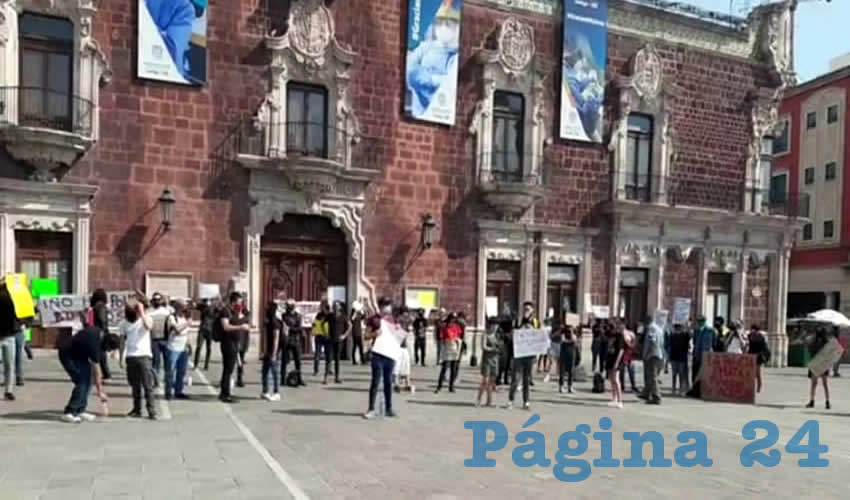 Protesta a las puertas de Palacio de Gobierno por el caso Giovanni López y los estudiantes de Ayotzinapa