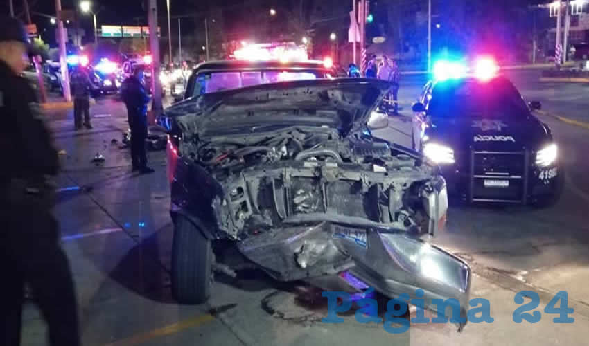 También sufrió daños considerables la camioneta que manejaba el borracho Baltazar Rodríguez González, de 73 años de edad