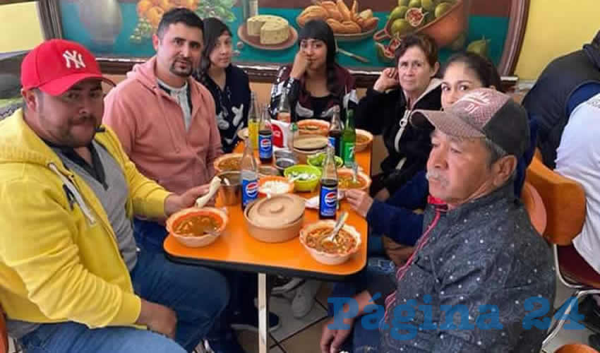 En Birrier&iacute;a Santa Cruz almorzaron Roberto Cruz y Andr&eacute;s