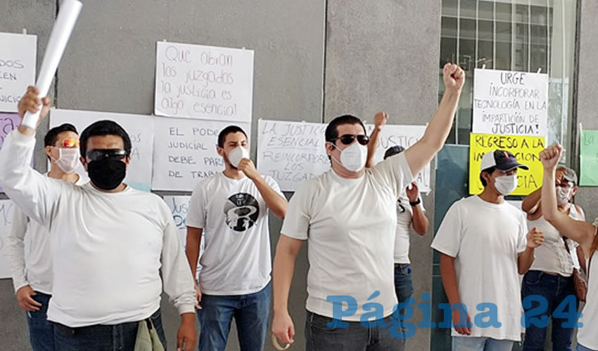 Decenas de abogados exigieron al Consejo de la Judicatura que permita el funcionamiento de los juzgados de Jalisco, con sus debidas medidas sanitarias, pues con el cierre causado por la pandemia miles personas han sufrido un menoscabo incluso “irreparable” en sus derechos, por no tener acceso a la justicia/Fotos: Francisco Tapia