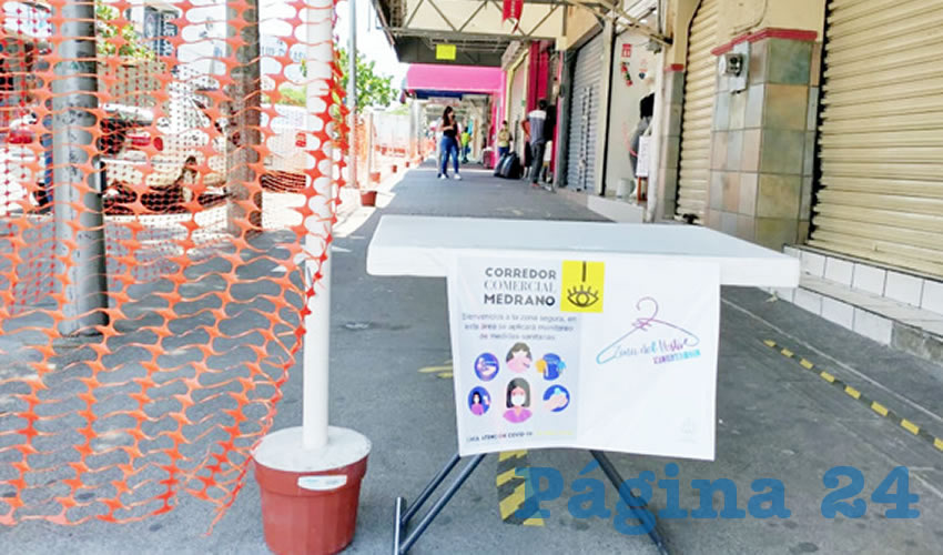 En varios puntos de esta zona comercial se colocaron filtros sanitarios para quienes acudan; sin embargo, los negocios abiertos reportan escasas ventas, pues por las medidas impuestas, trabajan un día sí y otro no/Foto: Francisco Tapia