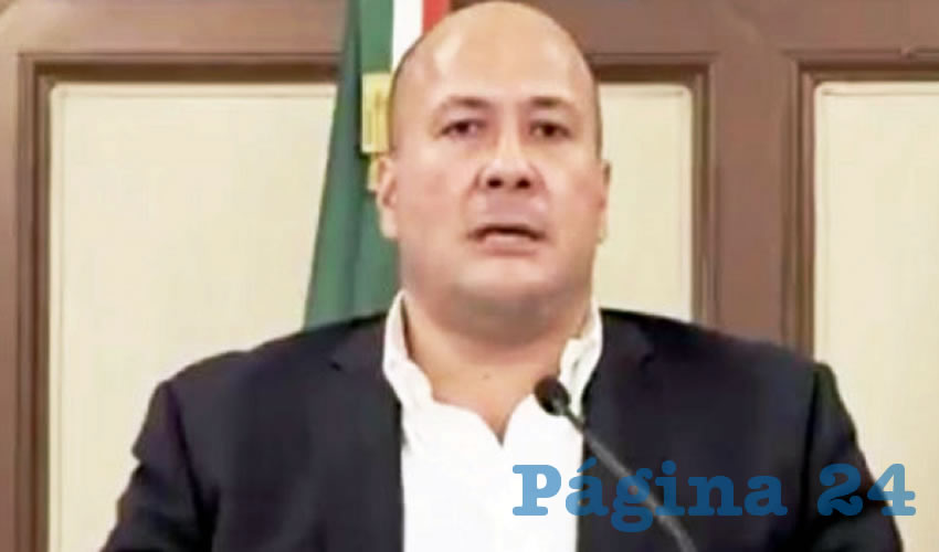 “Los ciudadanos deberán cuidarse a sí mismos y a su familia, no salir a la calle más que para lo estrictamente indispensable, usar cubrebocas, seguir todas las medidas de salubridad e higiene. Ya no se trata de vigilarnos, se trata de cuidarnos entre todos”, destacó Enrique Alfaro en un video publicado en sus redes sociales/Foto: Twitter @EnriqueAlfaroR