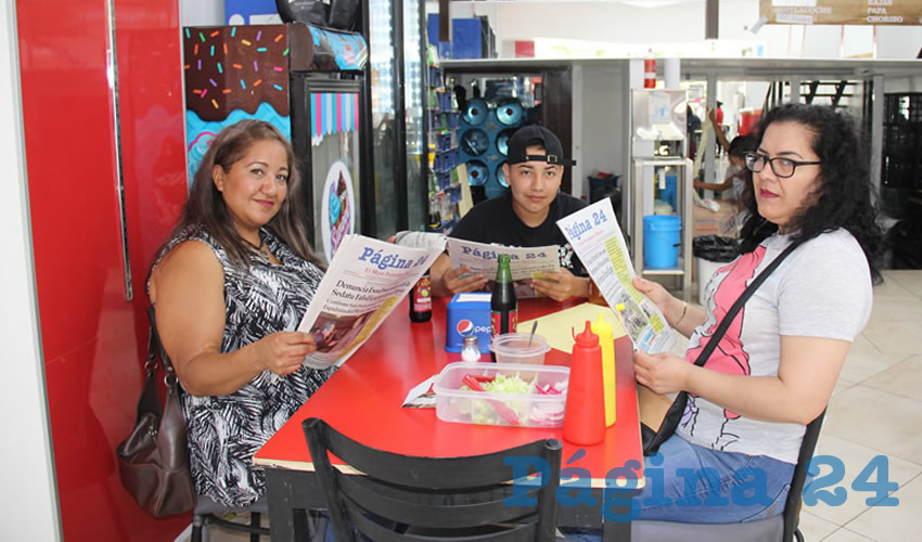 En restaurante El Maizito Azul desayunaron Blanca Azucena &Aacute;lvarez Mu&ntilde;oz, Alan Romero S&aacute;nchez y Lilia S&aacute;nchez Rodr&iacute;guez
