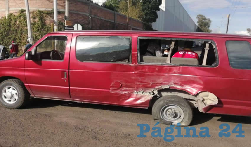 La camioneta Ford Econoline, que tripulaban siete sujetos, mismos que sufrieron contusiones