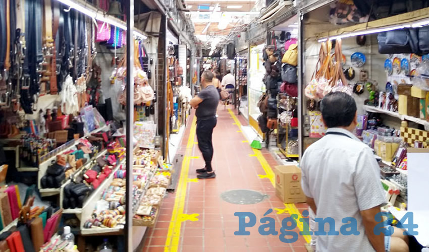 Tras más de dos meses de no trabajar, en San Juan de Dios se adaptaron a una nueva dinámica en la que los días pares abren cierto número de comercios y los días nones otros, con la intención de reactivar la economía pero evitando aglomeraciones que devengan en focos de contagio/Foto: Francisco Tapia