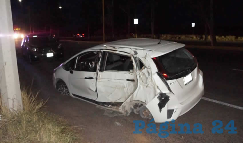 Así quedó el automóvil Honda Fit blanco, que manejaba Alejandro Rangel Mendoza, de 43 años de edad