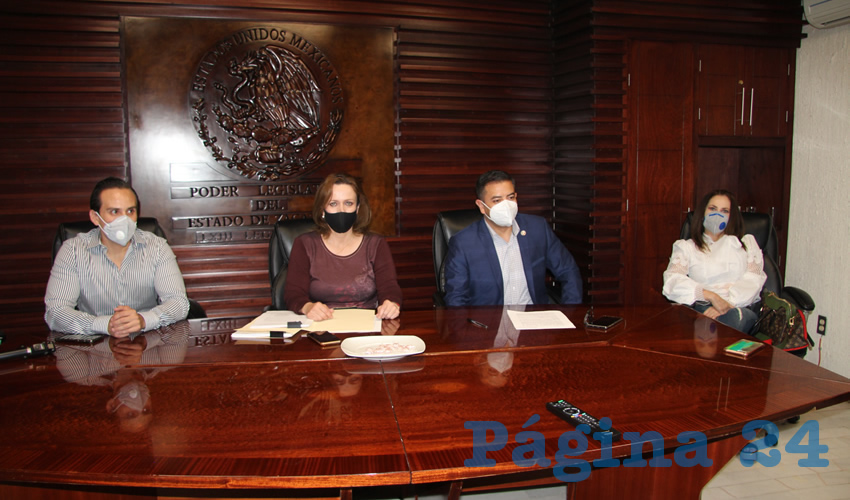 La síndica del ayuntamiento de Zacatecas, Ruth Calderón Babún, presentó una denuncia de hechos por diversas irregularidades en contra de Ulises Mejía Haro, presidente municipal de Zacatecas y otros integrantes y funcionarios del municipio (Foto: Rocío Castro Alvarado)