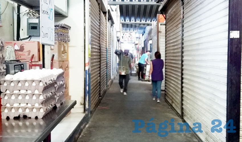 Locatarios del mercado del Campesino, en Guadalajara, se inconformaron por los cobros que le realizan en el ayuntamiento tapatío pese a que este mercado no le pertenece al municipio/Fotos: Francisco Tapia