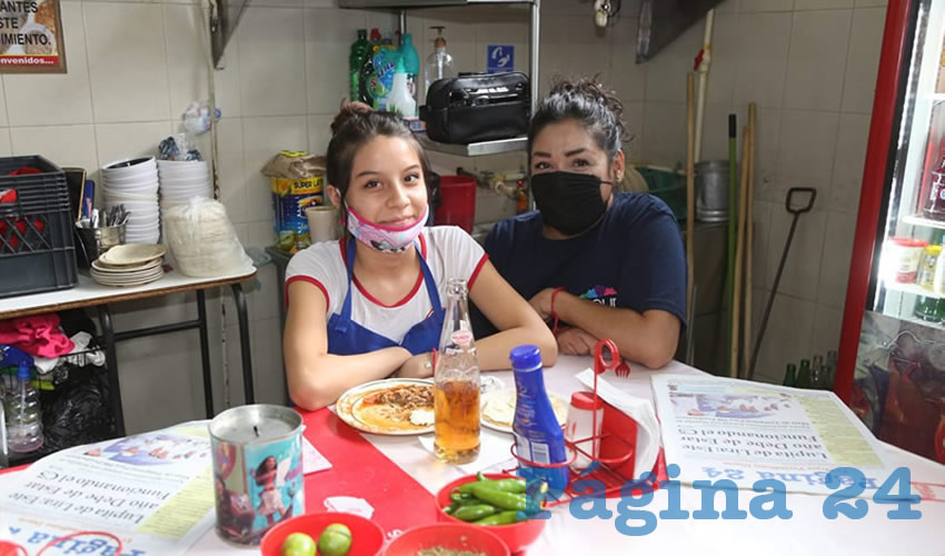 En Birrier&iacute;a V&aacute;zquez compartieron el primer alimento del d&iacute;a Ingrid Yanin Morales Ju&aacute;rez y Salma Yareth V&aacute;zquez Carre&oacute;n 