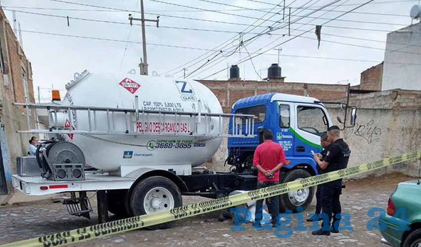 El fatal accidente ocurrió en la calle Laura Apodaca a su cruce con José Casillas, en la colonia Belisario Domínguez, en el municipio de Tonalá/Fotos: Especial