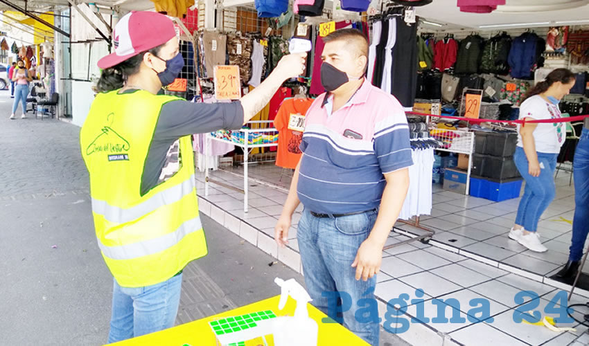En esta popular zona del vestir hay filtros sanitarios y personas tomando la temperatura en los ingresos; también, los más de 800 comerciantes del lugar están capacitados en temas de protocolos, por lo que cada uno de ellos aplica sus respectivas medidas de higiene y sana distancia/Fotos: Elizabeth Ríos Chavarría