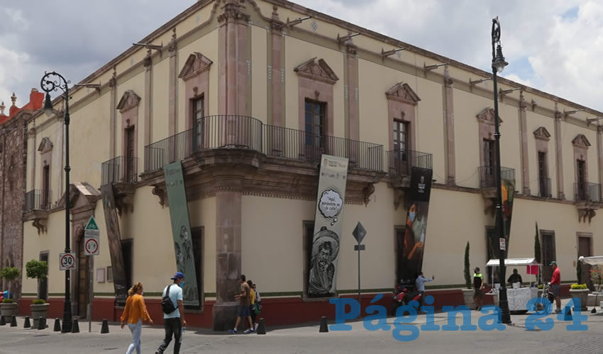 Profesores de artes del ICA, que no tienen base, se quejan de la situación laboral por la que atraviesan (Foto: Eddylberto Luévano Santillán)