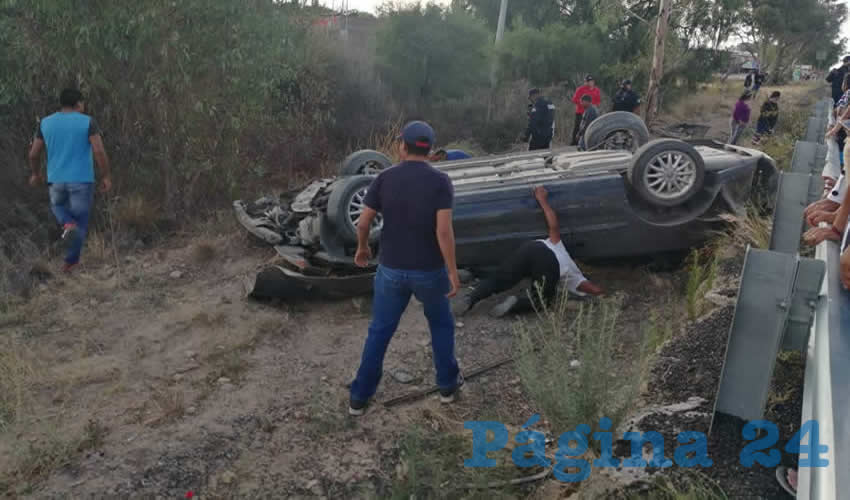 El choque-volcadura ocurrió en la carretera estatal 43, entre las comunidades San Isidro y La Soledad