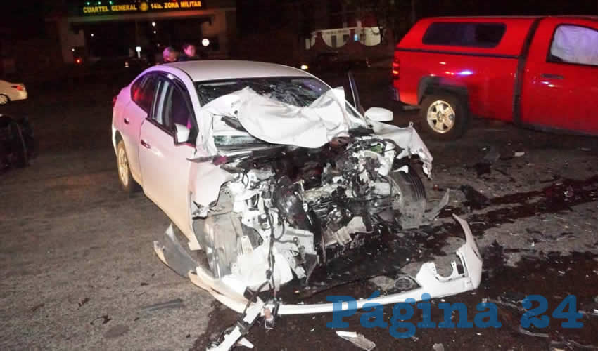 El automóvil Nissan Sentra blanco, modelo 2018, que manejaba el empleado de Leche San Marcos, José Israel Durón Cantero, de 34 años