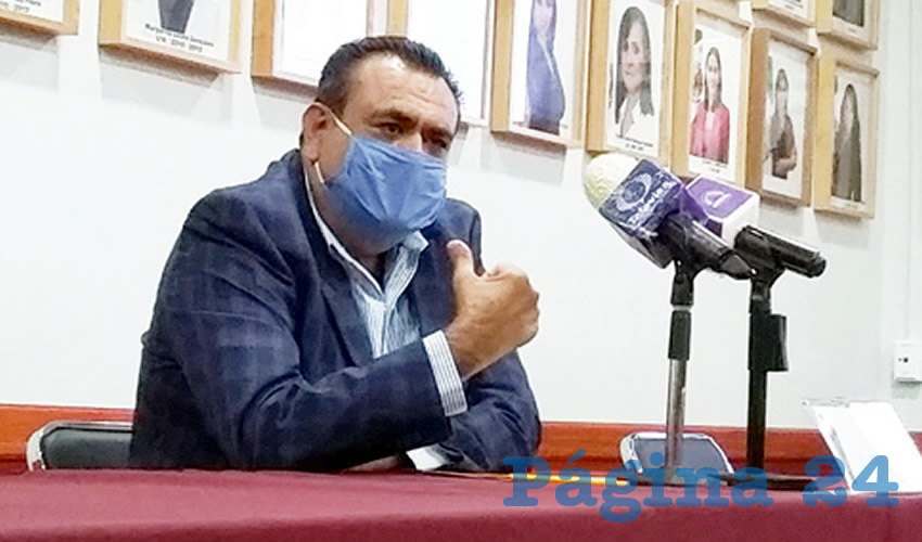 Entre azul y buenas noches. Primera vez que se lo vea Jesús Cabrera, diputado de MC, ante medios lanzando una iniciativa. Entre los motivos, dijo, se requiere una normativa en acuicultura y pesca que se ajuste a los “esfuerzos” que recientemente ha hecho el gobernador en el tema/Foto: Francisco Tapia