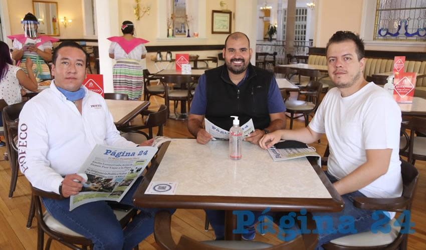 En Sanborns Francia almorzaron Carlos Olvera &Aacute;vila, director de Profeco Aguascalientes; Jaime Campos y Arturo Ortiz Dur&aacute;n, empresarios de Le&oacute;n