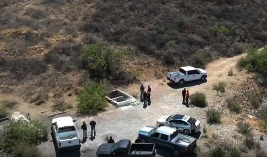 El tiro de mina donde se localizaron los cuerpos en Aquiles Serdán, Chihuahua. Foto: Tomada de video