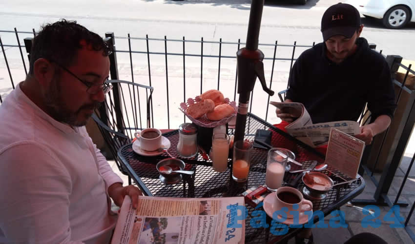 En el restaurante Mitla desayunaron Artemio Ramírez y Adrián Fernández