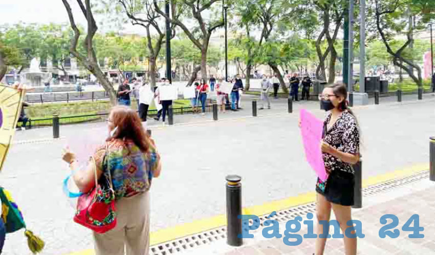 Colectivos en pro de los derechos de la mujer exigieron a diputados locales que las reformas locales vayan mucho más allá que las federales, que de verdad sean un documento que ponga por delante el respeto pleno de los derechos humanos, políticos y electorales/Foto: Francisco Tapia