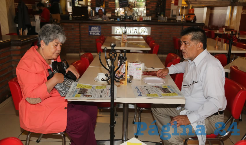 En el restaurante Mitla almorzaron Alejandra Palacio Gonz&aacute;lez y Salvador Lic&oacute;n D&aacute;vila