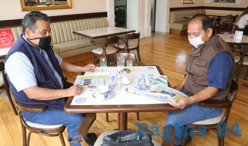 En Sanborns Francia almorzaron Carlos Espinoza Hernández y Carlos Piña Morales