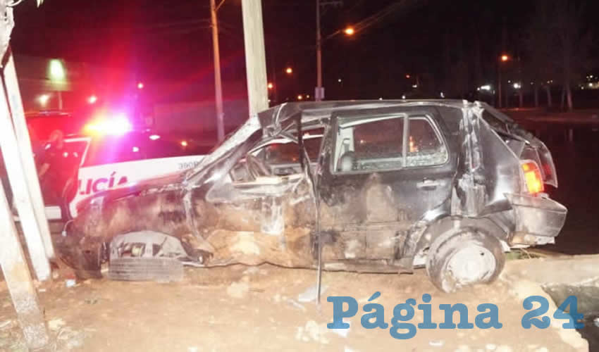 As&iacute; qued&oacute; el autom&oacute;vil Volkswagen Golf tras el fatal percance ocurrido en el cruce de las avenidas Independencia y Paseos de Aguascalientes