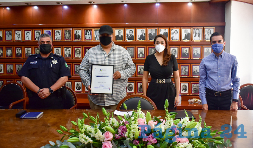 Con un estímulo económico de 30 mil pesos, se premió la valentía y solidaridad del señor Jorge, chofer de taxi que ayudó a la captura de presuntos secuestradores