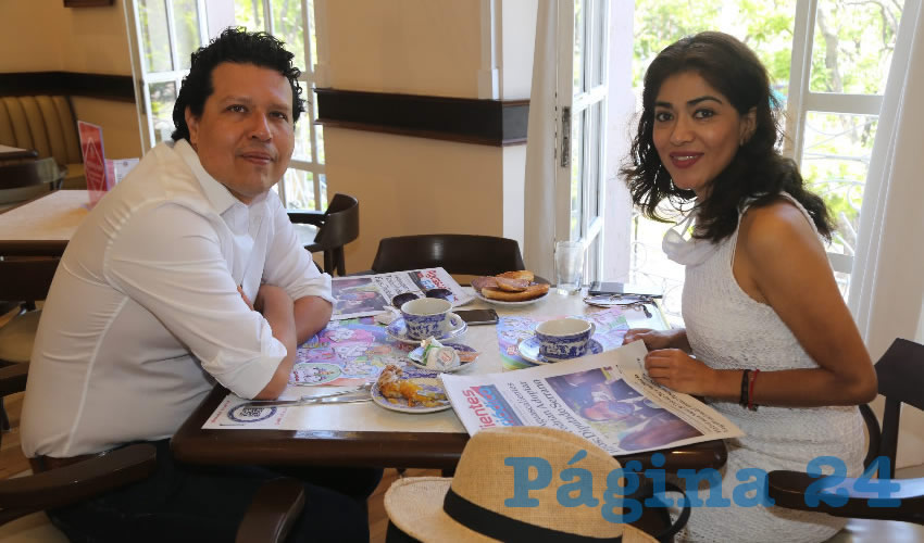 Ra&uacute;l D&aacute;vila Espinoza y Am&eacute;rica Nava de D&aacute;vila compartieron el primer alimento matutino en Sanborns Francia
