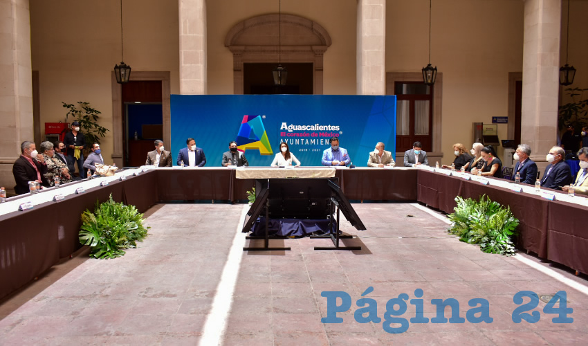 Estuvieron presentes rectores de las universidades, presidentes de c&aacute;maras empresariales, organizaciones civiles y l&iacute;deres de diversos sectores econ&oacute;micos 